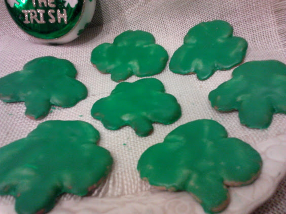 St-Patrick-s-shamrock-shaped-sugar-cookies-no-cookie-cutter-needed