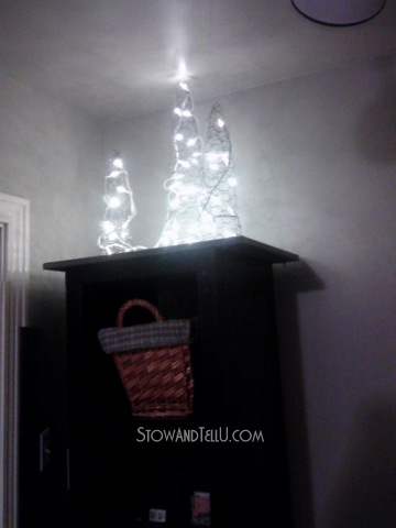 How to make a chicken wire Christmas tree - StowandTellU.com