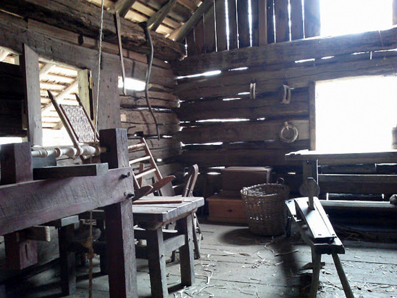 1800s-era-homestead-workshop-the-homeplace-tessessee