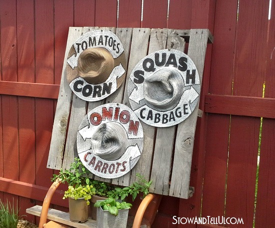 garden-farmstand-signage-straw-hats