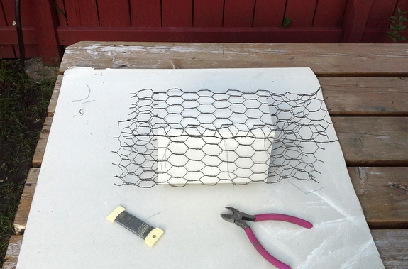 how-to-make-a-chicken-wire-wrapped-lamp-shade
