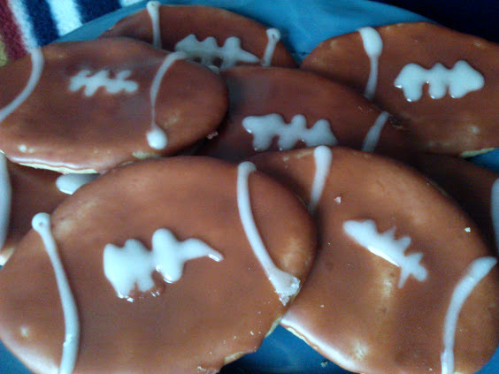 football-shaped-cookies-without-cookie-cutter